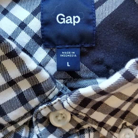 Large plaid GAP button down shirt - Picture 7 of 7